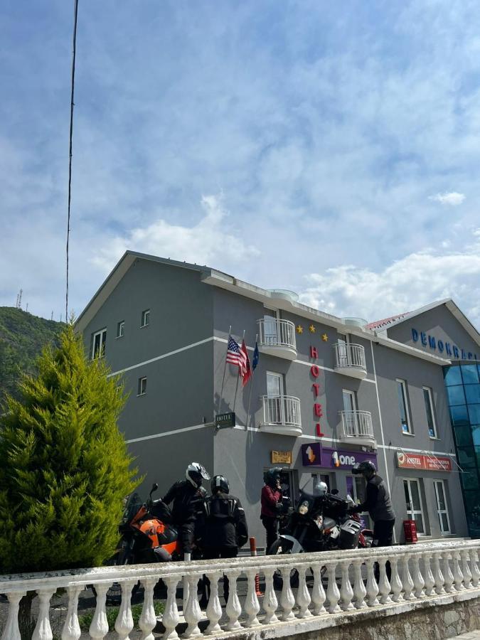 Hotel Demokracia Fushe-Arrez Dış mekan fotoğraf